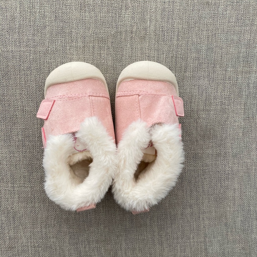 Brand new pink winter boots with fur